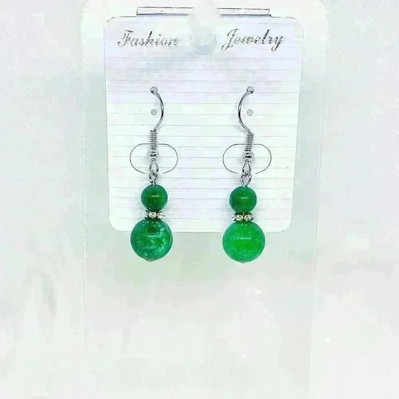 Simple Retro Gourd Shaped Earrings in Green - Picture 4 of 4